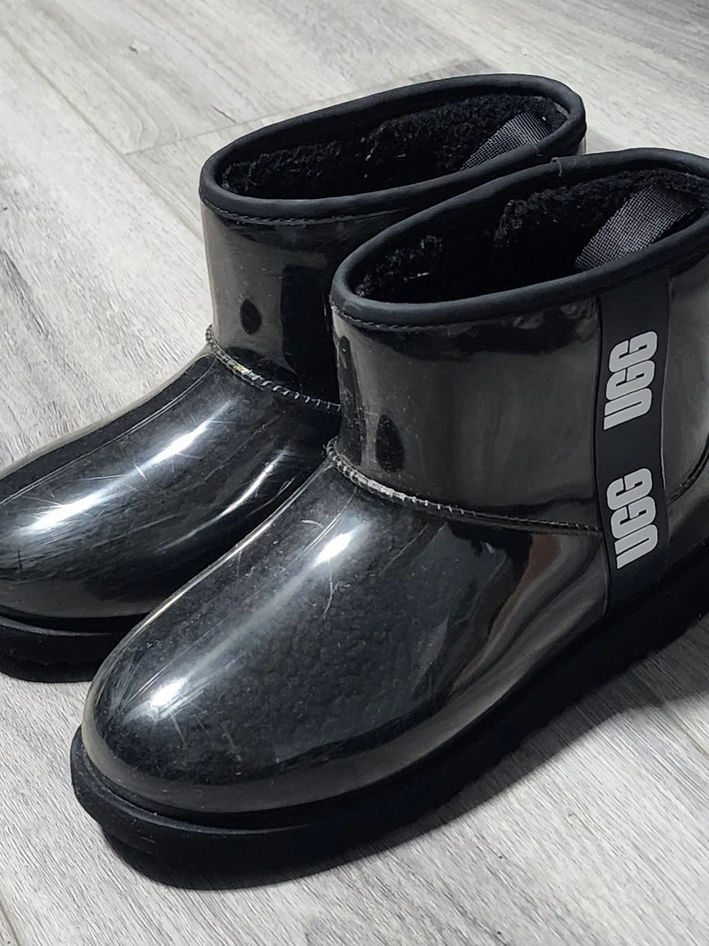 UGG Classic Clear Black Waterproof Mini Boots W/ Sheepskin Lining Womens Size 6